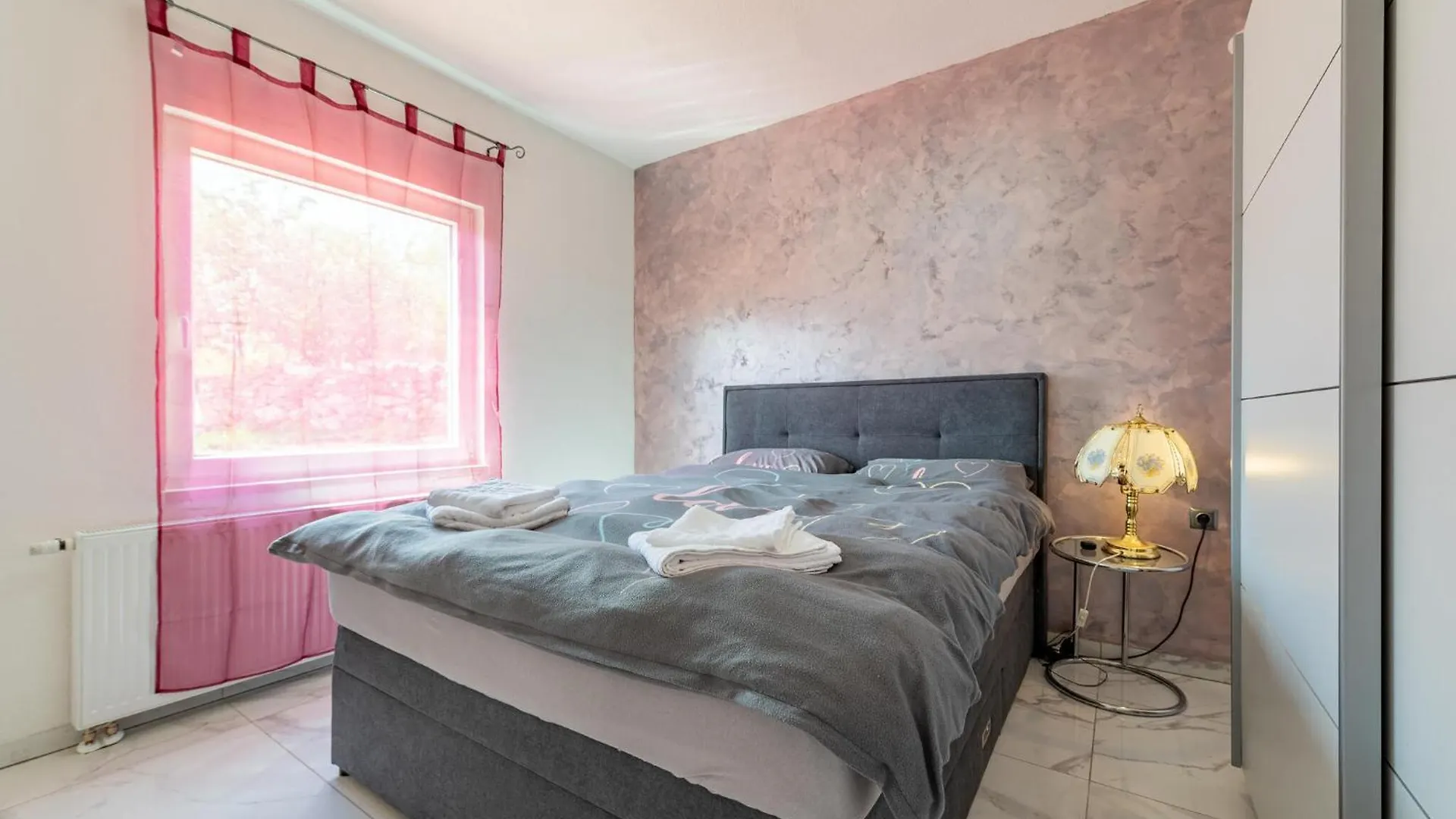 別荘 Lovely Home In Gracac With Outdoor Swimming Pool