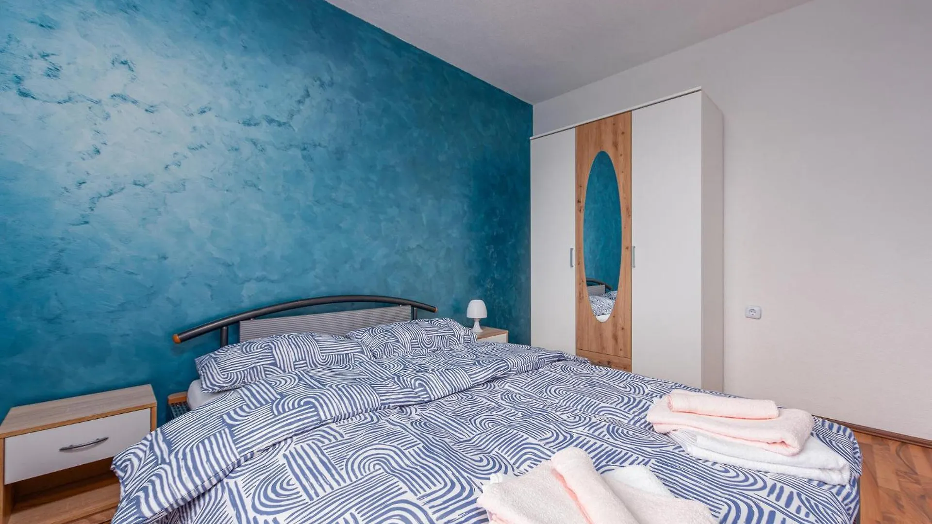別荘 Lovely Home In Gracac With Outdoor Swimming Pool