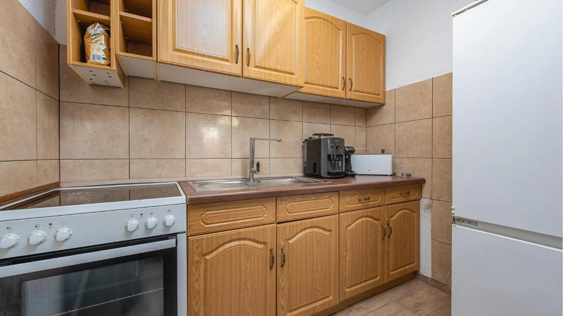 Lovely Home In Gracac With Outdoor Swimming Pool 0*, Gračac