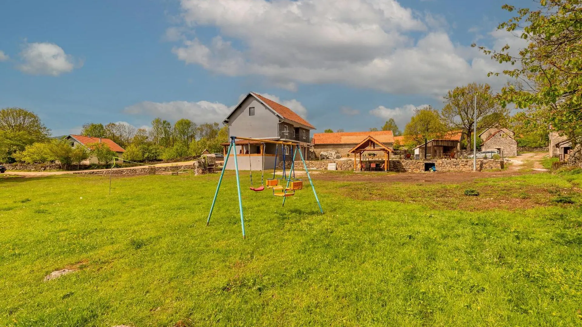 別荘 Lovely Home In Gracac With Outdoor Swimming Pool