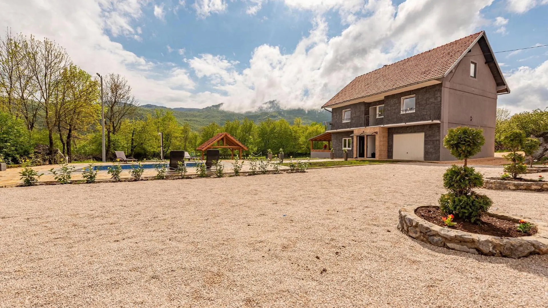 Lovely Home In Gracac With Outdoor Swimming Pool