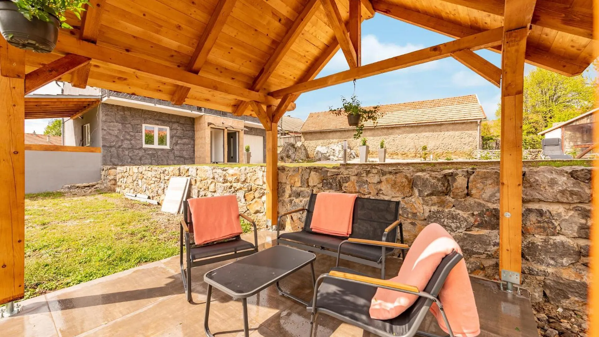 別荘 Lovely Home In Gracac With Outdoor Swimming Pool